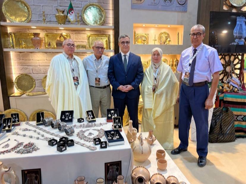 سعادة السفير يزور الجناح الجزائري ضمن فعاليات الدورة الثامنة لمعرض «تراثنا» للحرف اليدوية والتراثية