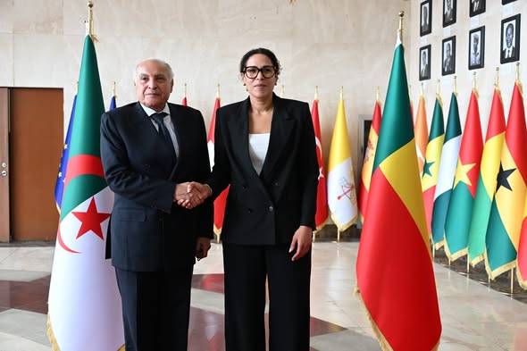 السيد عطاف يجري بكوتونو محادثات مع نظيرته البنينية